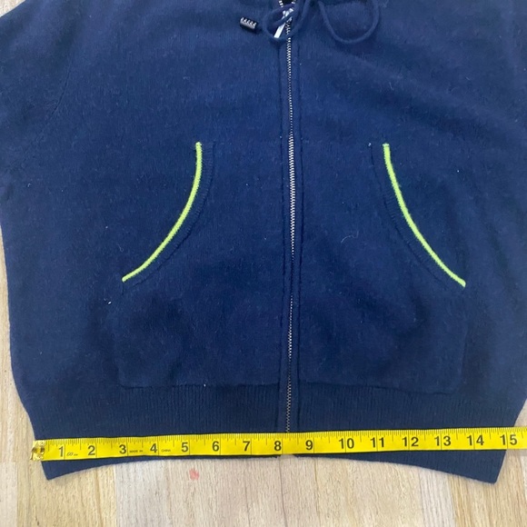 BRODIE Cashmere 100% cashmere zip up heart hoodie in Navy - Picture 9 of 9